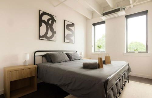 Above The Roots - Stylish 1BD on the Square - Foto 16