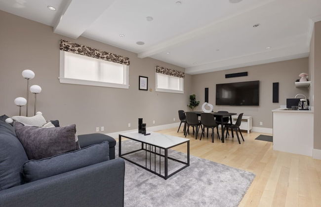 Stunning 3 Bedroom Secondary Suite N Van - Photo 8