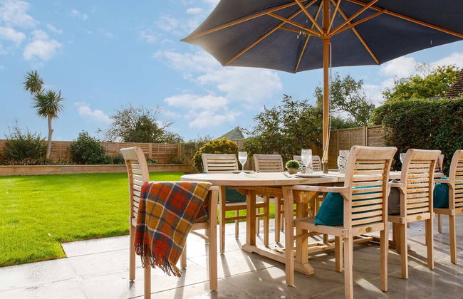 Coastal Retreat for 8 With Hot Tub - Walk to Beach - Foto 66