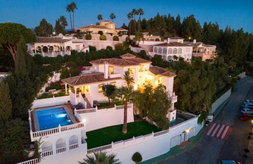 Large Family Villa 500m From Beach with Stunning Views - Photo 36