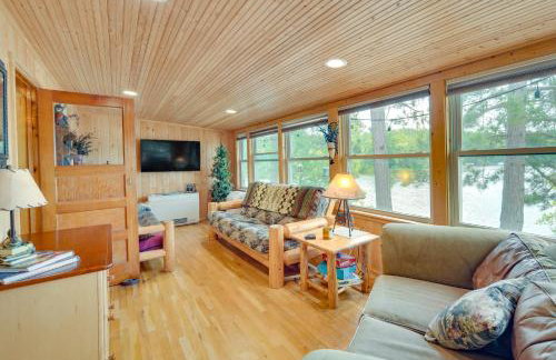 Pet-Friendly Waterfront Minong Cabin with Fire Pit - Foto 11