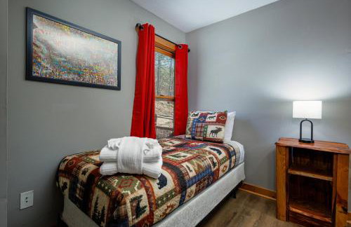 4 BR Mountain Cabin with Hot Tub & Fire Pit in GA - Foto 34