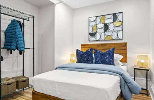 Newly Renovated 2BR w Rare Private Backyard and BBQ - Foto 4