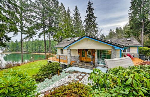 Steps to Shore Seaside Olympia Retreat with Hot Tub - Foto 1