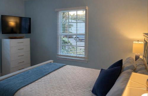 The Peacock Bungalow- Heated Pool & Jacuzzi- 5 min to beach! - Foto 16