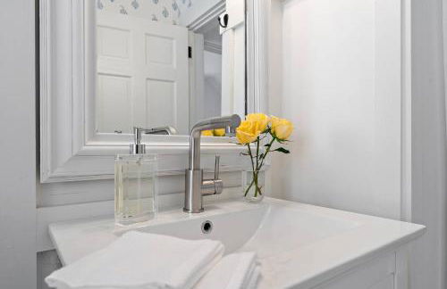 "Broadway Hideaway" by Roxy Rentals - Foto 28