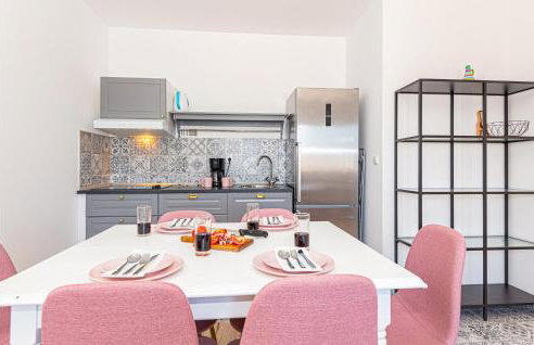 2 Bedroom Lovely Apartment In Danilo - Photo 15