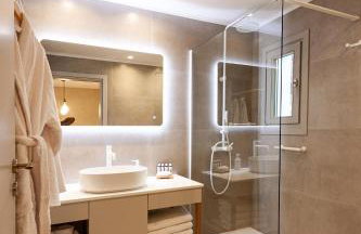 Pefki Luxury Suites - Photo 11