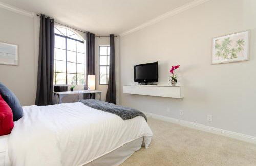 Designer Penthouse 2 Bedroom with Balcony Beverly Hills Adjacent - Foto 19