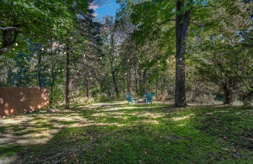 NEW Renovated Near CLE - King Bed, Metropark & Firepit - Foto 23