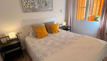 Riviera Del Sol Apartment - Photo 5