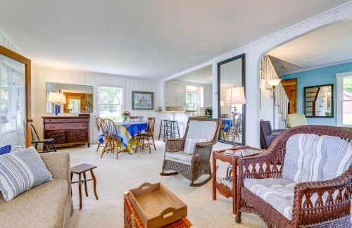 Lakefront Cottage with Covered Porch and Dock! - Foto 9