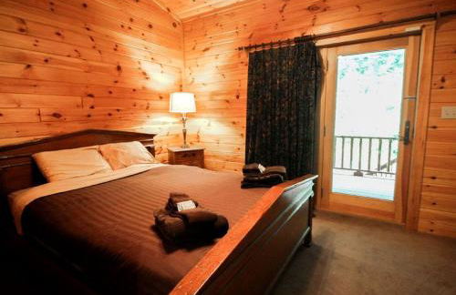 Spacious Villa Rental with a Pool for a Large Group near Catskill Mountains, New York - Photo 12