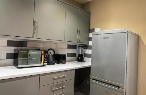 Stylish Flat in Wolverhampton - Short and long Stay with Free Parking - Photo 12