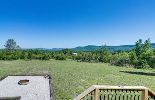 Arkansas Retreat with Deck, Fire Pit and Mtn Views! - Foto 20