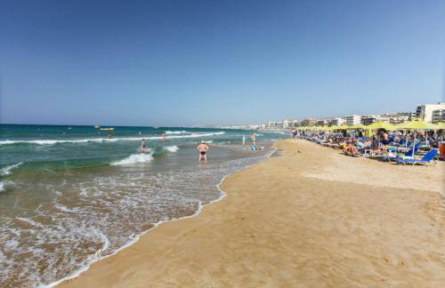 Nature Retreat Green Oasis Villa with Private Pool & Rooftop Hot Tub - Foto 50