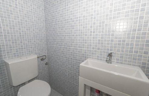 2 Bedroom Lovely Apartment In Lukovo - Foto 22