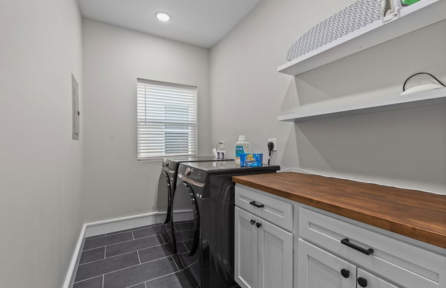 Uptown Elegant Escape | JZ Vacation Rentals - Photo 33