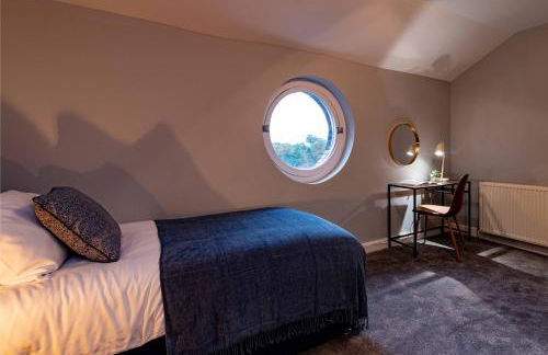 St Johns, Wakefield - Self check in & free parking - Foto 11