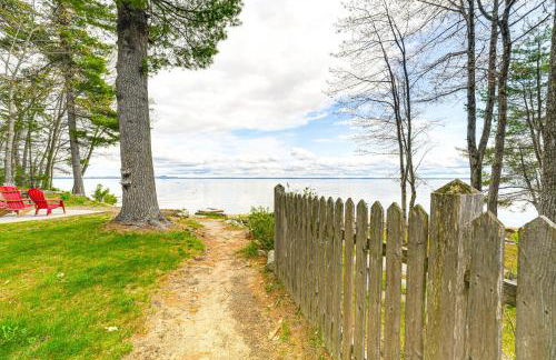 Walk to Beach and Sebago Lake Luxe Family Getaway! - Foto 36