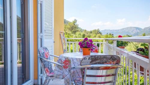 Apartments Yellow House - Photo 5