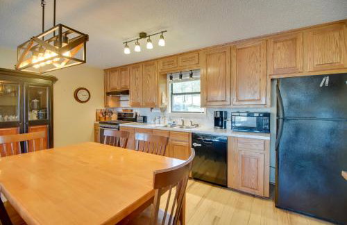 Dock and Water-View Deck Home on Lake Dardanelle - Foto 8