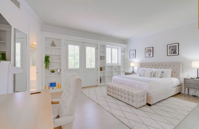 Carolwood - Modern Tuscan Villa With Rolling Lawns and Loggia in Holmby Hills - Photo 9