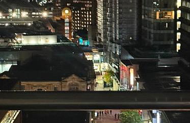 Award Winner of 2026 &2025 traveller & Best guest rated apartment, two bedroom, #1 Leeds city centres most central location, Great 180 degree views,balcony , PARKING onsite, Netflix & WiFi - Foto 6