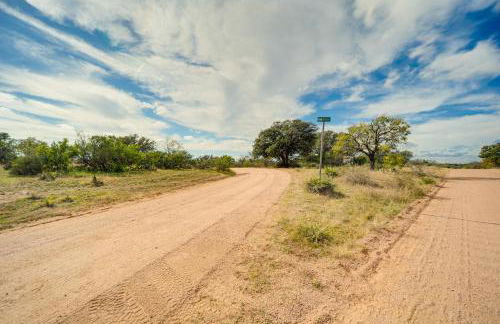 Rustic and Western House on Lake - Swim and Fish! - Foto 44