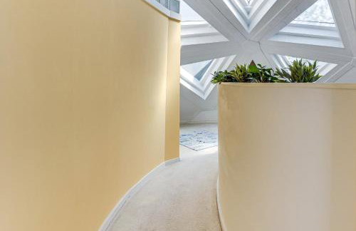 Walk to School House Winery Home with Deck! - Foto 14