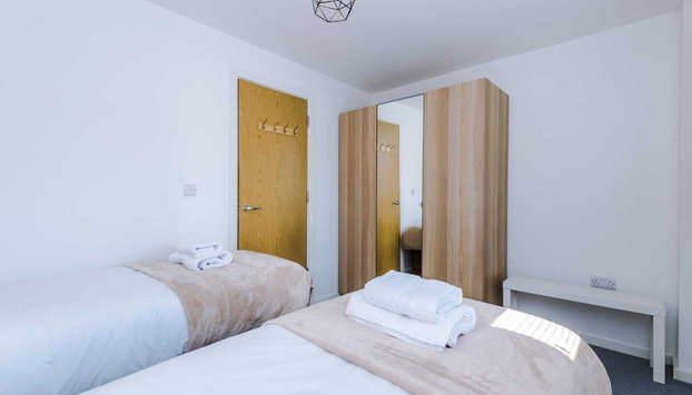 Stunning 2-bed Apartment With Allocated Parking - Foto 3, Habitación