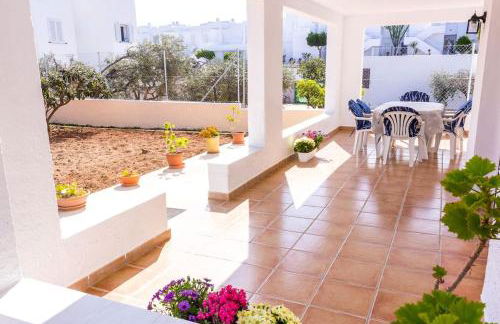 Villa El Arenal a 3 min de la Playa - Foto 3