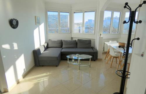 37m2 lumineux face gare SNCF, WIFI, NETFLIX, café et thé offerts - Foto 6