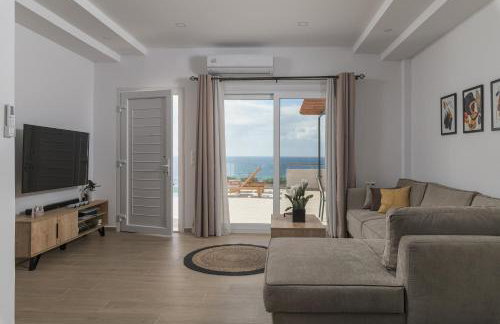 Windless SeaView Villa, with Pool & Hot Tub, By ThinkVilla - Foto 15