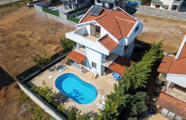 Talia deniz manzaralı 4 odalı lüks Villa - Foto 29