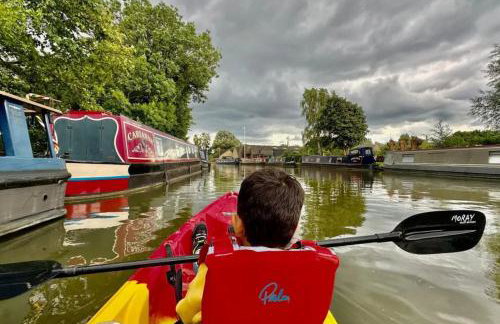 Swan Cottage 2-Bedroom-Netflix-Parking-Nature-Canal - Photo 56