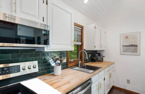 The Black Forest Chalet - Hot Tub, Hiking, Kayak - Foto 59