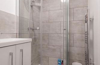 8 Bedroom, 8 En suite, 12 beds, Fast Wifi, Contractors, Parking - Foto 18