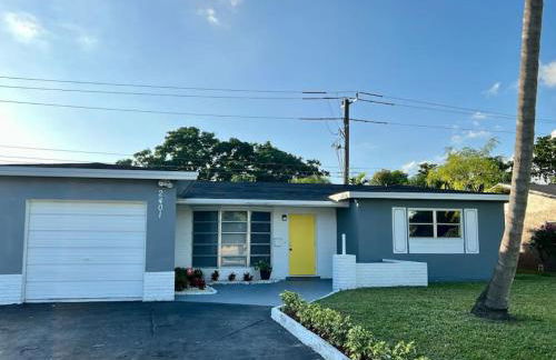 Royal Luxe Pool Home near Ft Laud airport and each - Photo 59