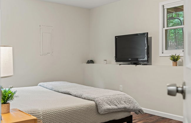 The Evergreen Escape by Avantstay Modern Cabin w Volleyball Court Hot Tub - Foto 42