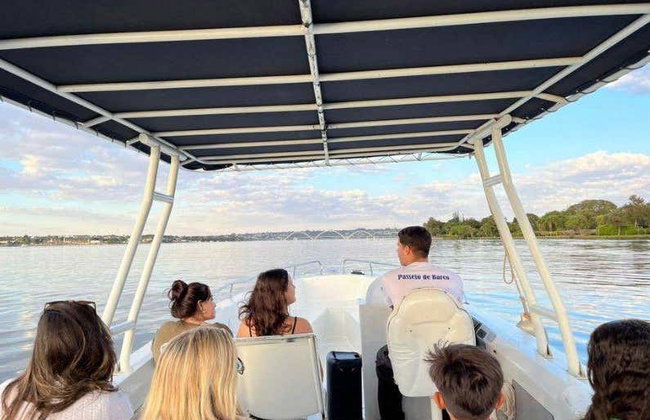 Paseo en barco por el lago Paranoá - Photo 2