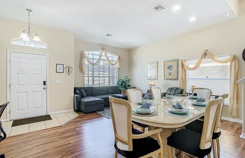 Spacious retreat w pool & game room - Foto 18