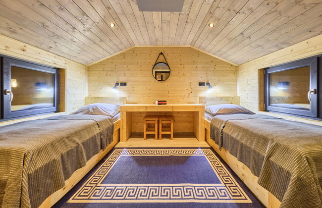 Luxe Timber Lodge & Relaxing Bath - Photo 18