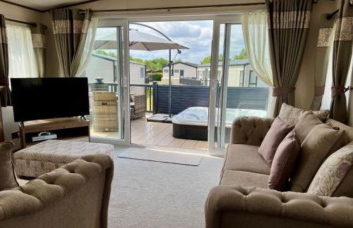 Honeysuckle Hot Tub Lodge - Foto 7