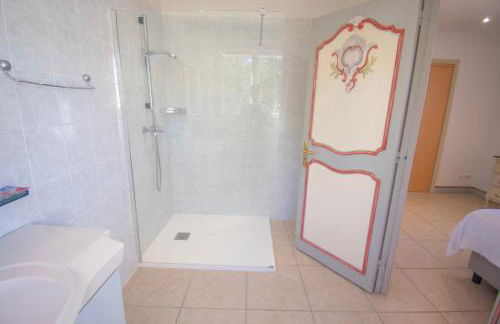 Charmante villa avec grande piscine au calme - Foto 19