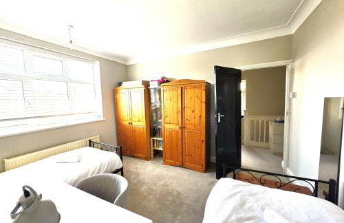 Modern Chic 3-Bed Retreat in Chadwell Heath - Foto 5