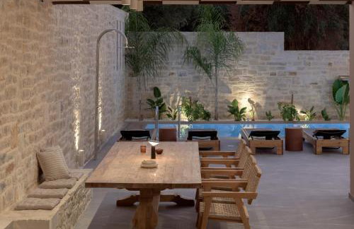 Jasmine Villa, with Heated Pool & Curated Design, By ThinkVilla - Foto 27