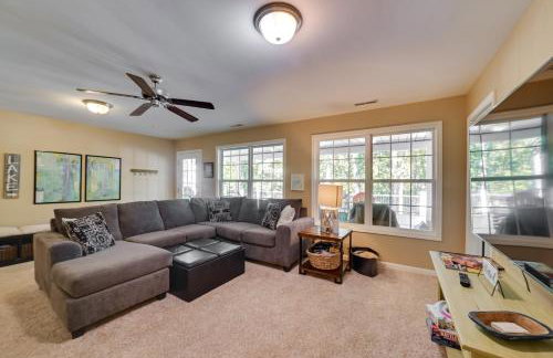 Lakefront Gilbertville Haven with Private Boat Dock! - Foto 11