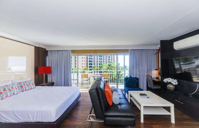 Spacious One Bedroom Harbor View Condos at Ilikai Marina With Private Balcony - Foto 1