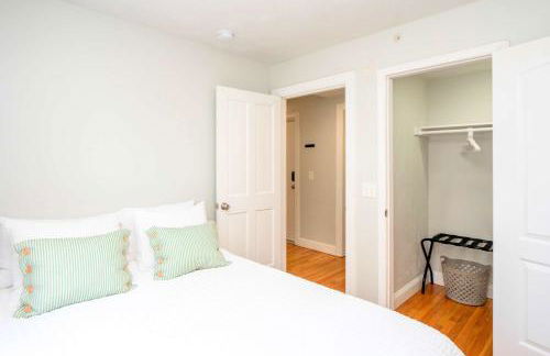 Jennifer's Cozy Apt Near Brown w In Unit Laundry - Foto 25